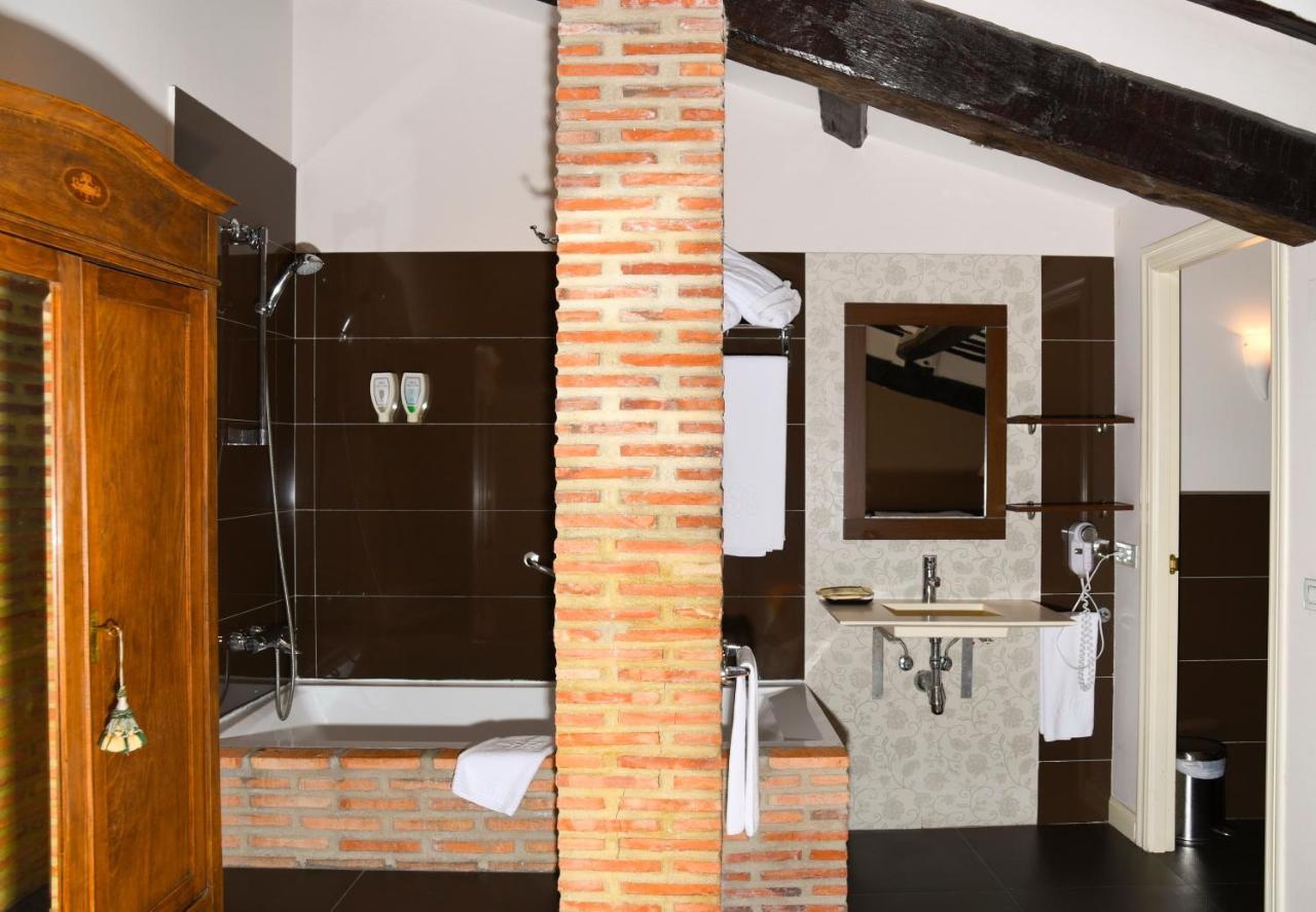 Hospederia Senorio De Brinas Hotel ภายนอก รูปภาพ